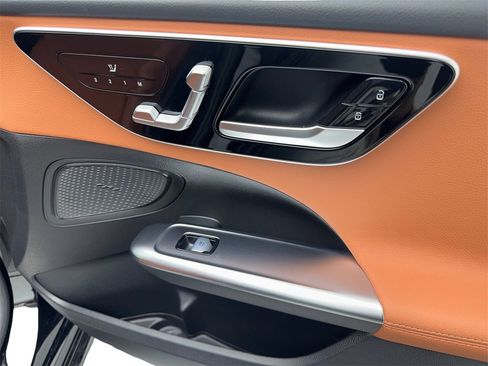 Used 2025 Mercedes-Benz C 300 Sedan image 46