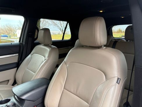 Used 2018 Ford Explorer XLT w/ Equipment Group 202A image 27