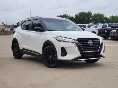 Used 2023 Nissan Kicks SR FWD image 2