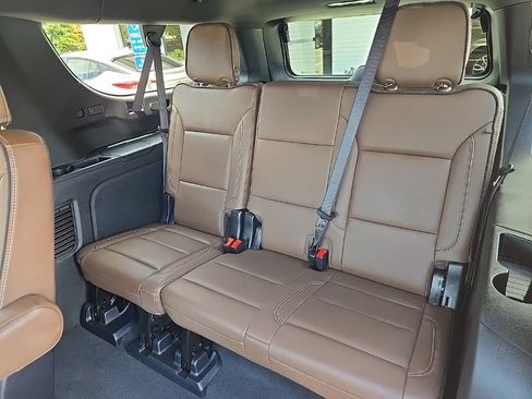 Used 2025 Chevrolet Suburban High Country AWD/4WD image 54