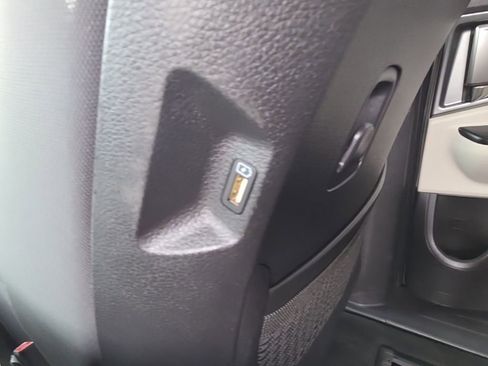 Used 2024 Kia Carnival LX image 32