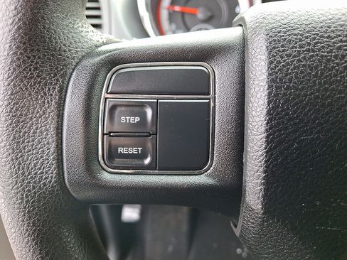 Used 2012 Dodge Grand Caravan SXT image 18