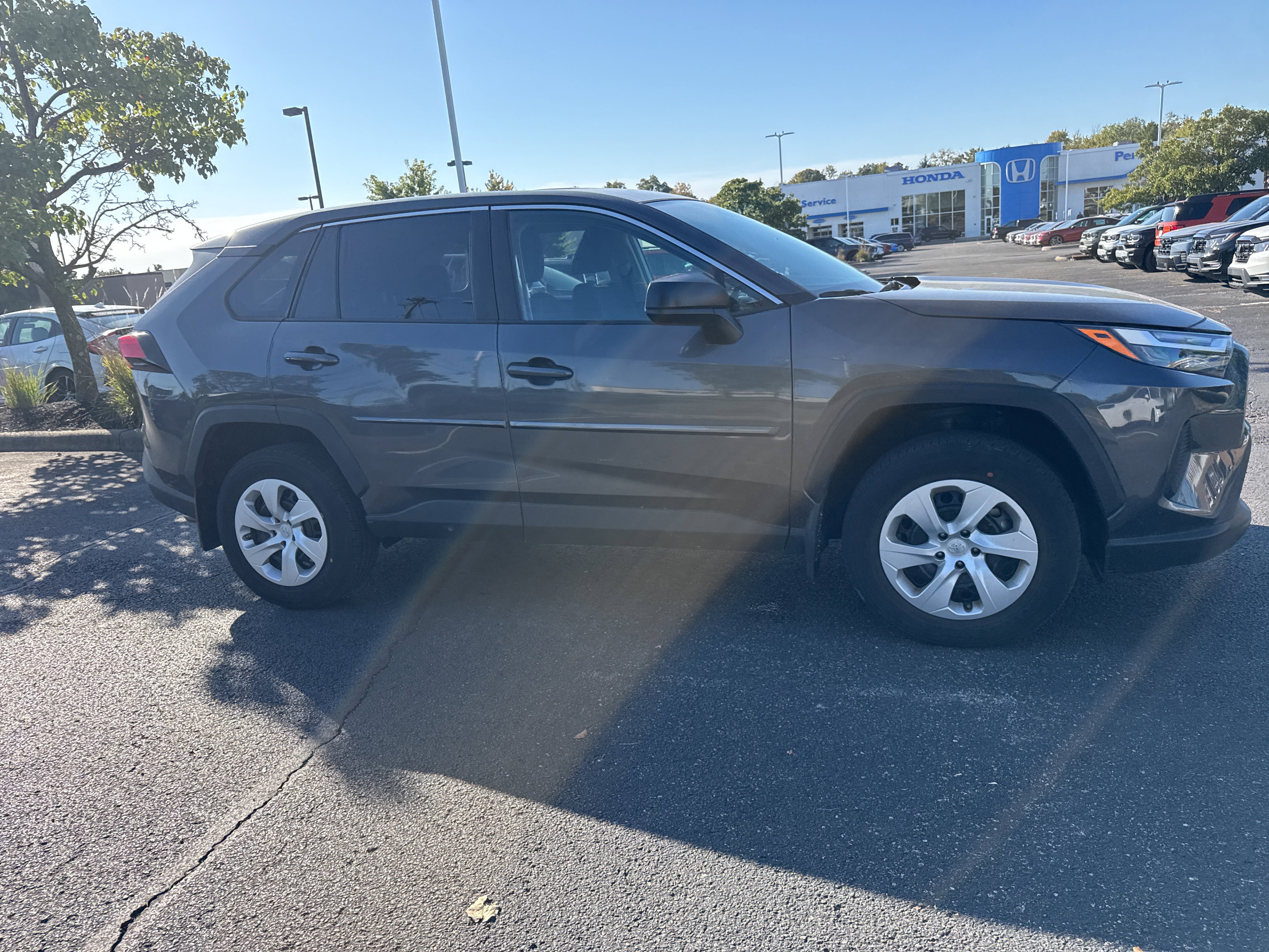 Used 2023 Toyota RAV4 LE AWD/4WD image 22