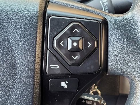 Certified 2018 Toyota Tacoma SR image 31