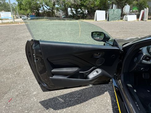 Used 2021 Aston Martin V8 Vantage Coupe image 20