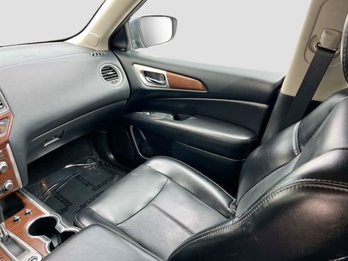 Used 2020 Nissan Pathfinder Platinum image 24