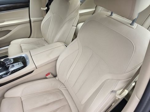 Used 2021 BMW 740i RWD image 12