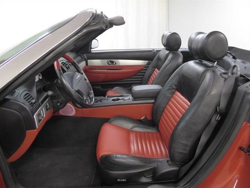 Used 2003 Ford Thunderbird Deluxe image 25