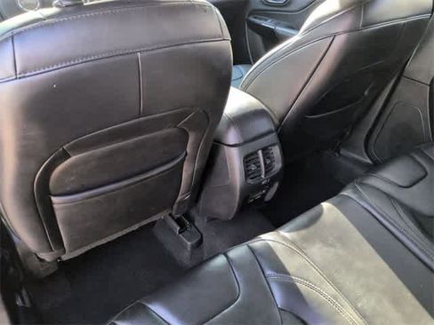 Used 2019 Jeep Cherokee Latitude Plus image 18