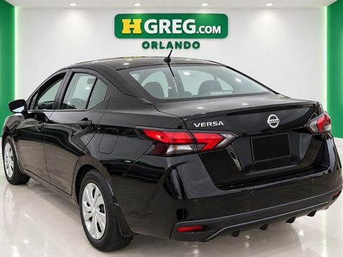 Used 2022 Nissan Versa S FWD image 2