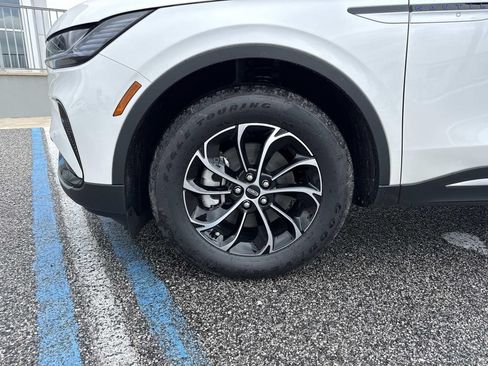 New 2026 Lincoln Nautilus Premier AWD/4WD image 10