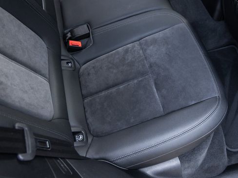 Certified 2021 Porsche Macan image 40