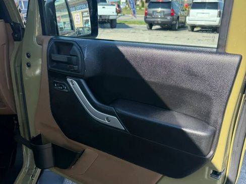 Used 2013 Jeep Wrangler Unlimited Sahara w/ Dual Top Group AWD/4WD image 21