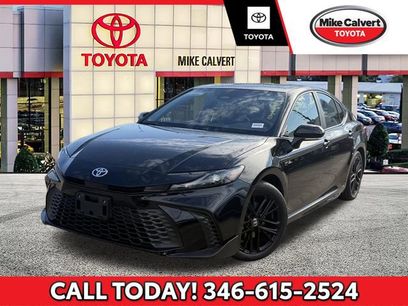 Used 2025 Toyota Camry SE w/ Multimedia Upgrade Package