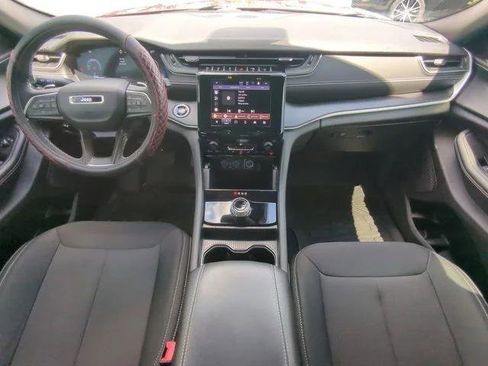 Certified 2024 Jeep Grand Cherokee Laredo AWD/4WD image 17