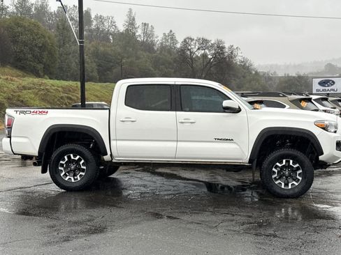 Used 2021 Toyota Tacoma TRD Off-Road w/ Technology Package image 2