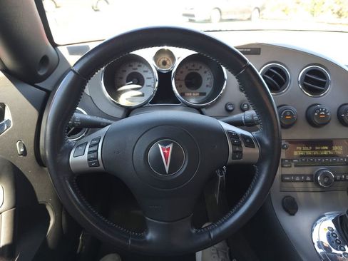 Used 2008 Pontiac Solstice Convertible w/ Premium Package image 16