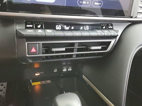 Used 2026 Toyota Camry XSE FWD image 33