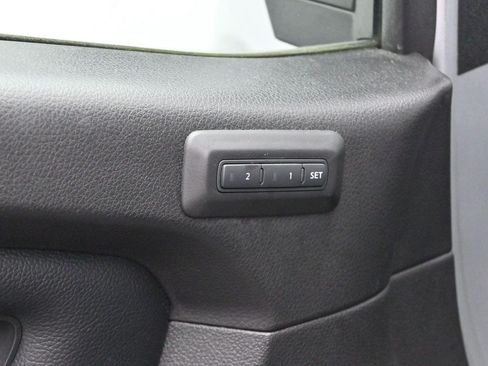 Used 2018 Nissan Titan PRO-4X w/ Pro-4x Convenience Package AWD/4WD image 12