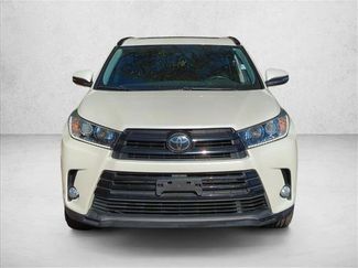 Used 2017 Toyota Highlander SE video 2