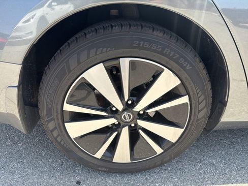 Used 2022 Nissan Altima 2.5 SV FWD image 10