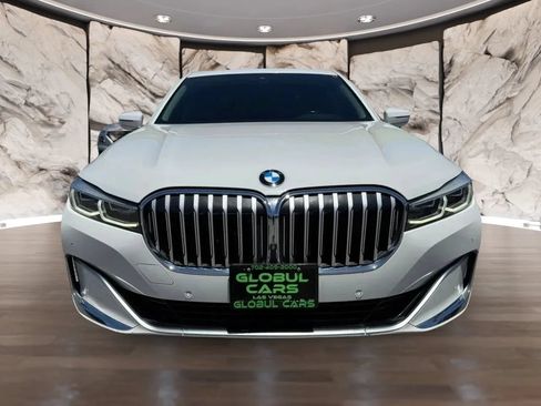 Used 2022 BMW 740i w/ Premium Package RWD image 3