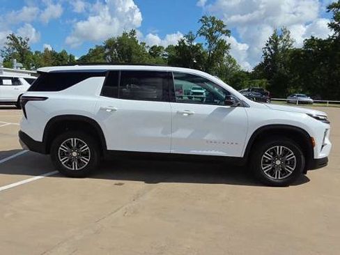 Certified 2026 Chevrolet Traverse LT FWD image 9