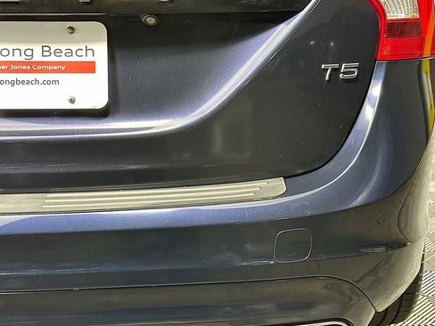 Used 2016 Volvo V60 T5 Platinum w/ Climate Package image 17