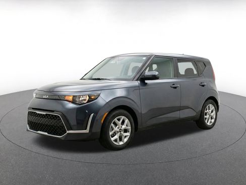 Used 2025 Kia Soul LX w/ LX Technology Package FWD image 3