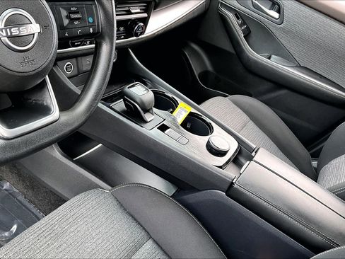 Used 2023 Nissan Rogue SV image 17