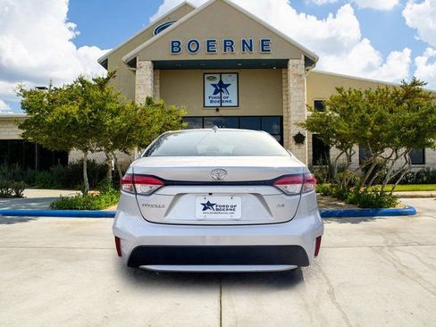Used 2021 Toyota Corolla LE image 4