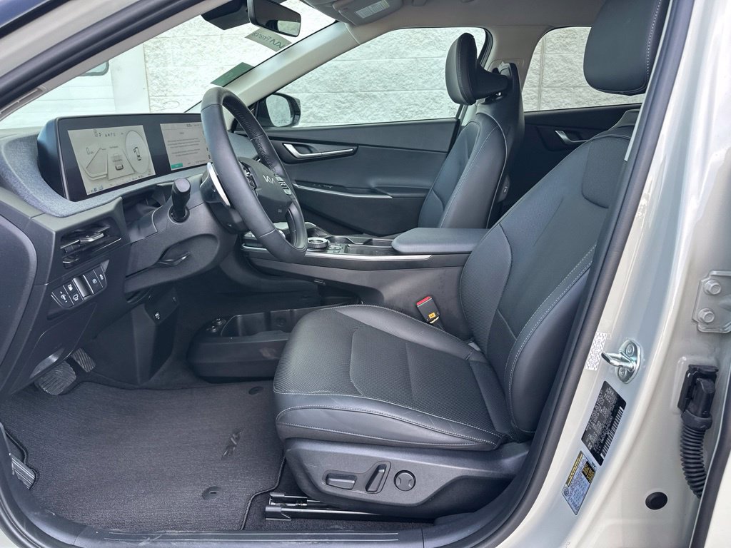 Used 2023 Kia EV6 Wind w/ Wind Technology Package AWD/4WD image 7