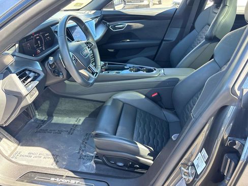 Used 2022 Audi e-tron GT Prestige image 8