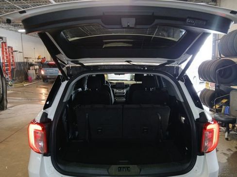Used 2023 Ford Explorer XLT image 46