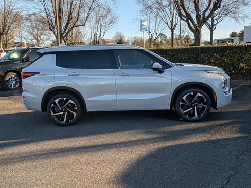 Used 2023 Mitsubishi Outlander SEL image 10