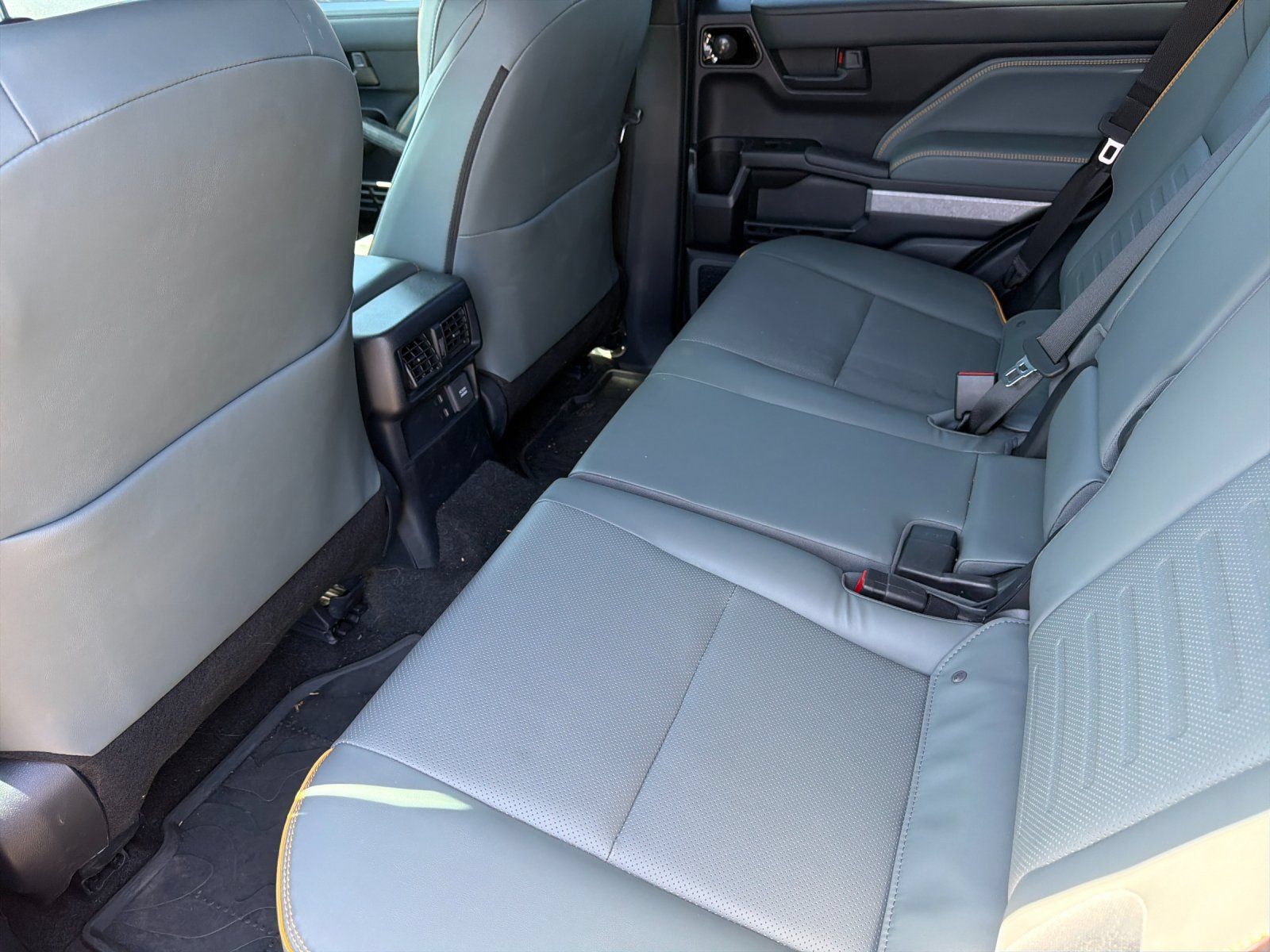 Used 2025 Toyota 4Runner Trailhunter AWD/4WD image 9