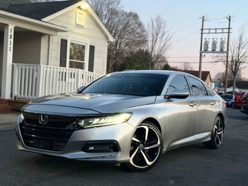 Used 2020 Honda Accord Sport image 2