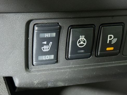 Used 2024 Nissan Frontier SL w/ Technology Package image 24