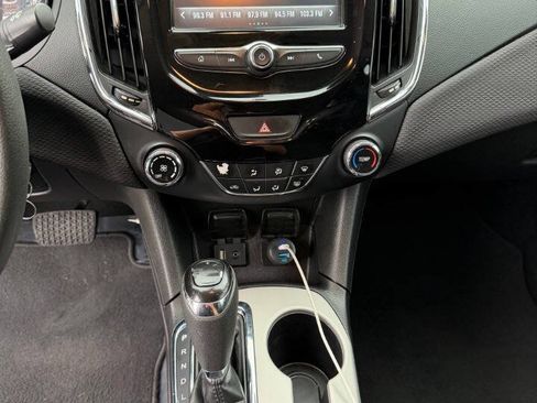 Used 2018 Chevrolet Cruze LS FWD image 17