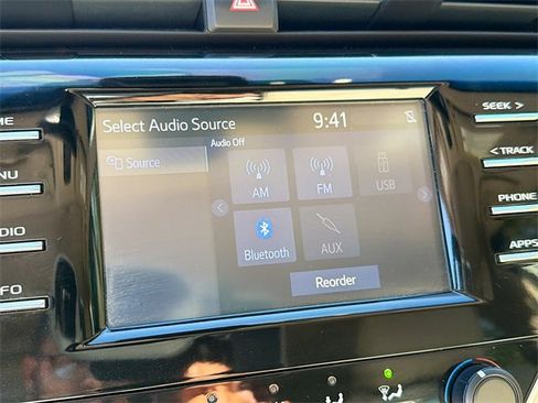 Used 2018 Toyota Camry XLE image 28