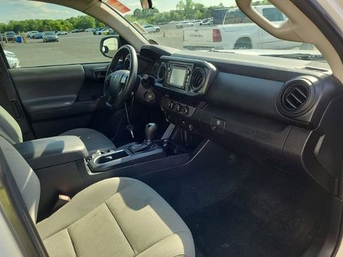 Used 2017 Toyota Tacoma SR RWD image 8