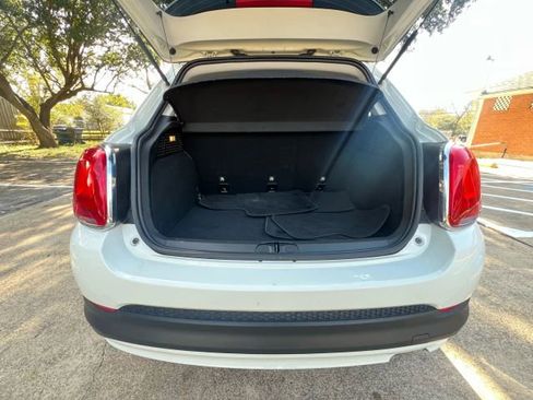 Used 2017 FIAT 500X Lounge image 6