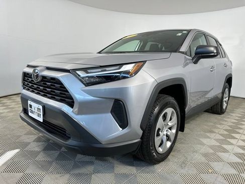Used 2023 Toyota RAV4 LE AWD/4WD image 3