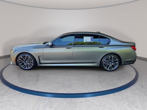 Used 2022 BMW 740i w/ M Sport Package RWD image 8