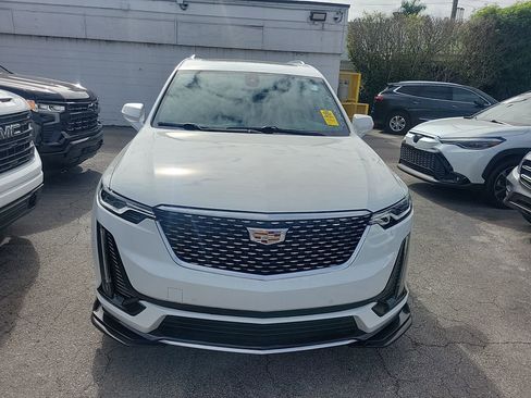 Used 2022 Cadillac XT6 Premium Luxury image 4