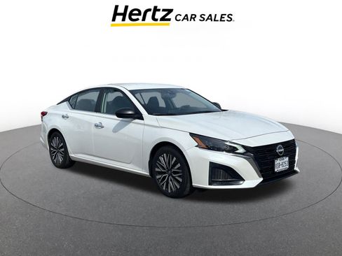 Used 2025 Nissan Altima 2.5 SV image 1