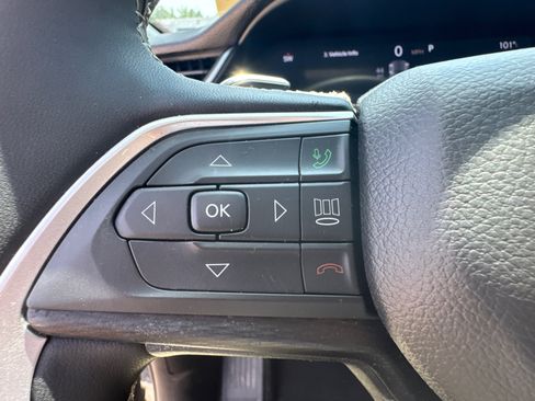 Certified 2025 Jeep Grand Cherokee Altitude AWD/4WD image 31