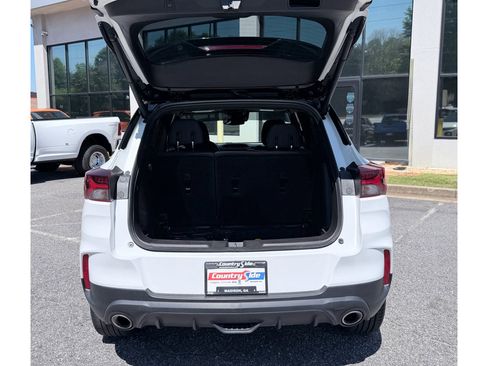 Used 2023 Chevrolet TrailBlazer RS w/ Sun and Liftgate Package AWD/4WD image 9