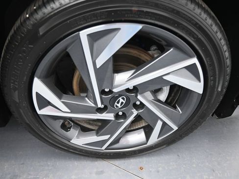 Used 2025 Hyundai Elantra SEL FWD image 36