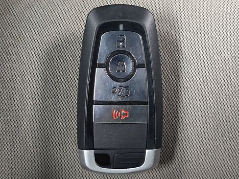 Used 2020 Ford Fusion SE FWD image 32